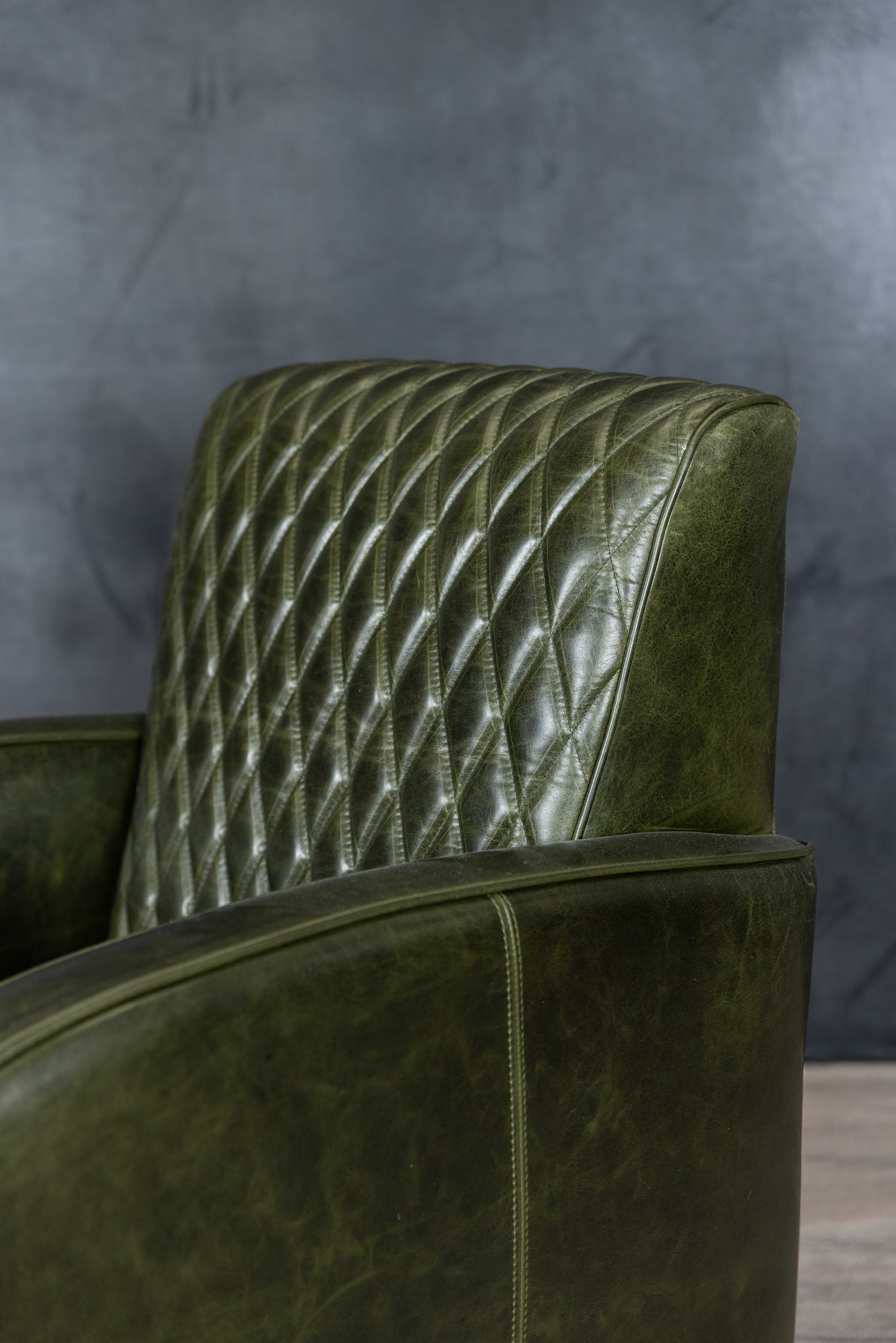 RETRO QUILT SWIVEL LEATHER CHAIR