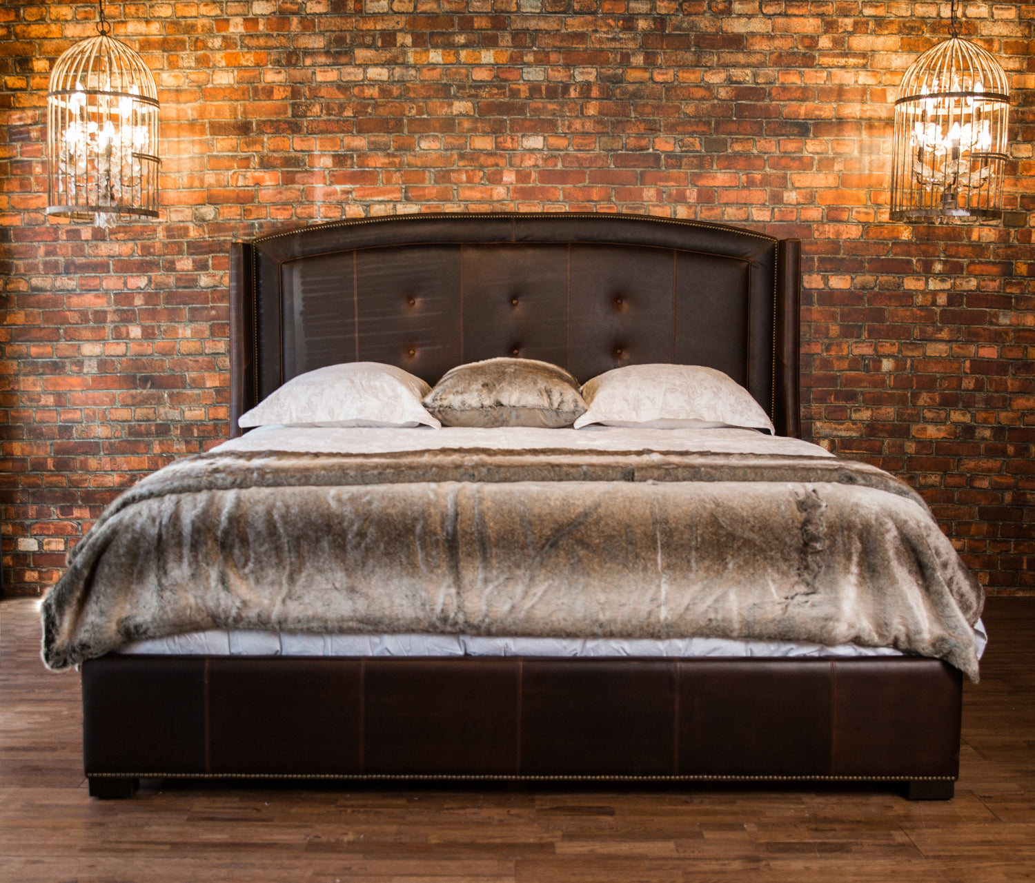 CAMELOT LEATHER BED WITH WINGS