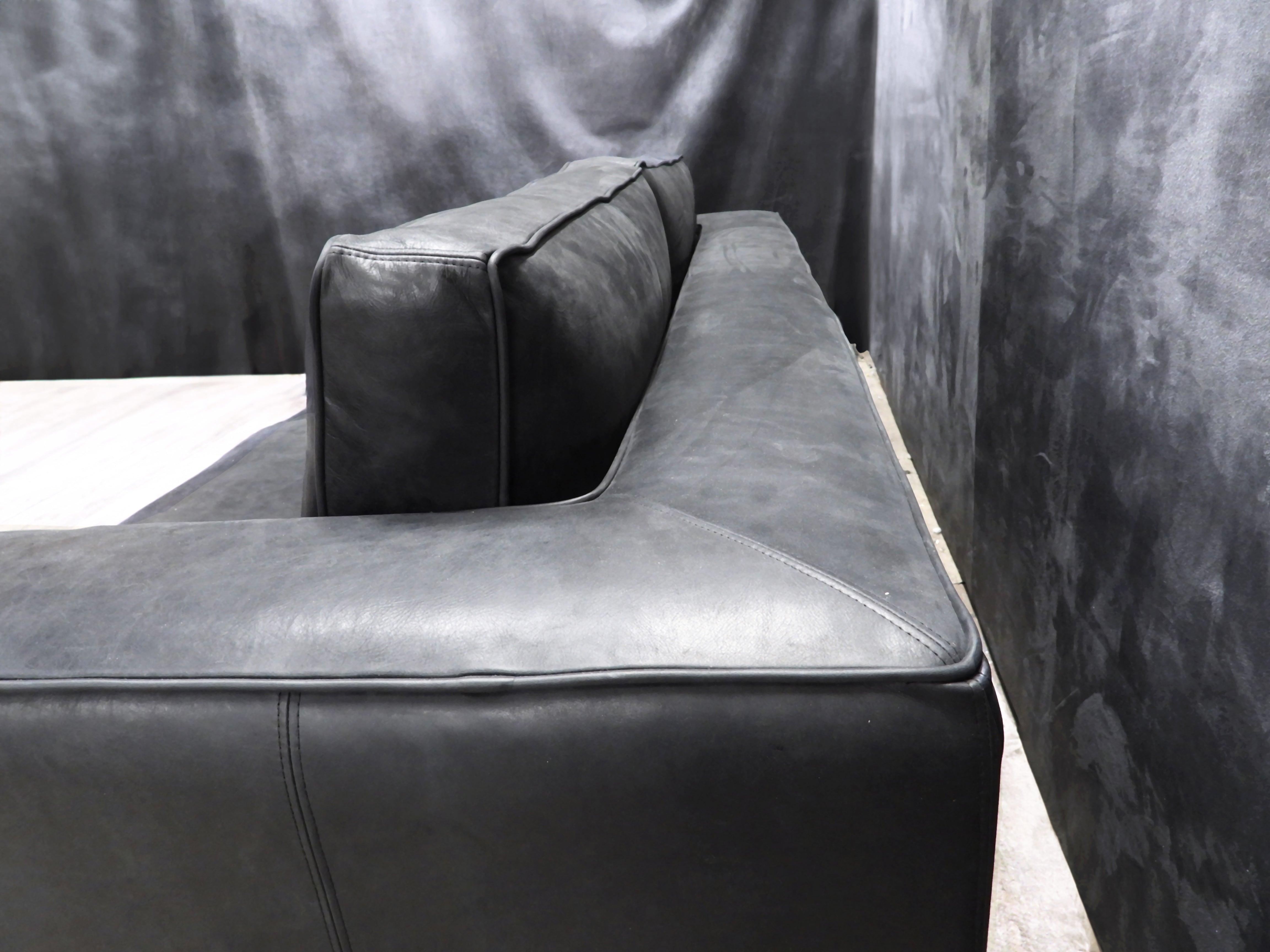 MADDEX LEATHER SOFA