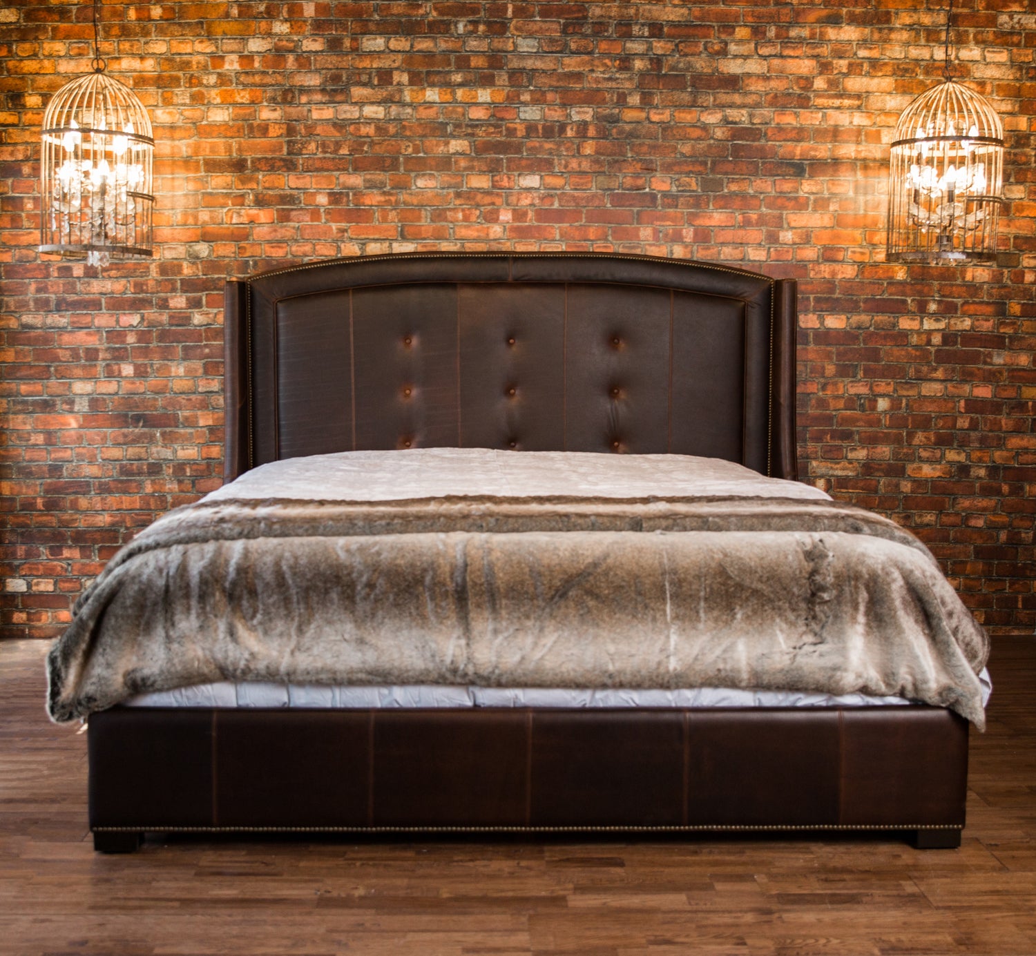 CAMELOT LEATHER BED WITH WINGS