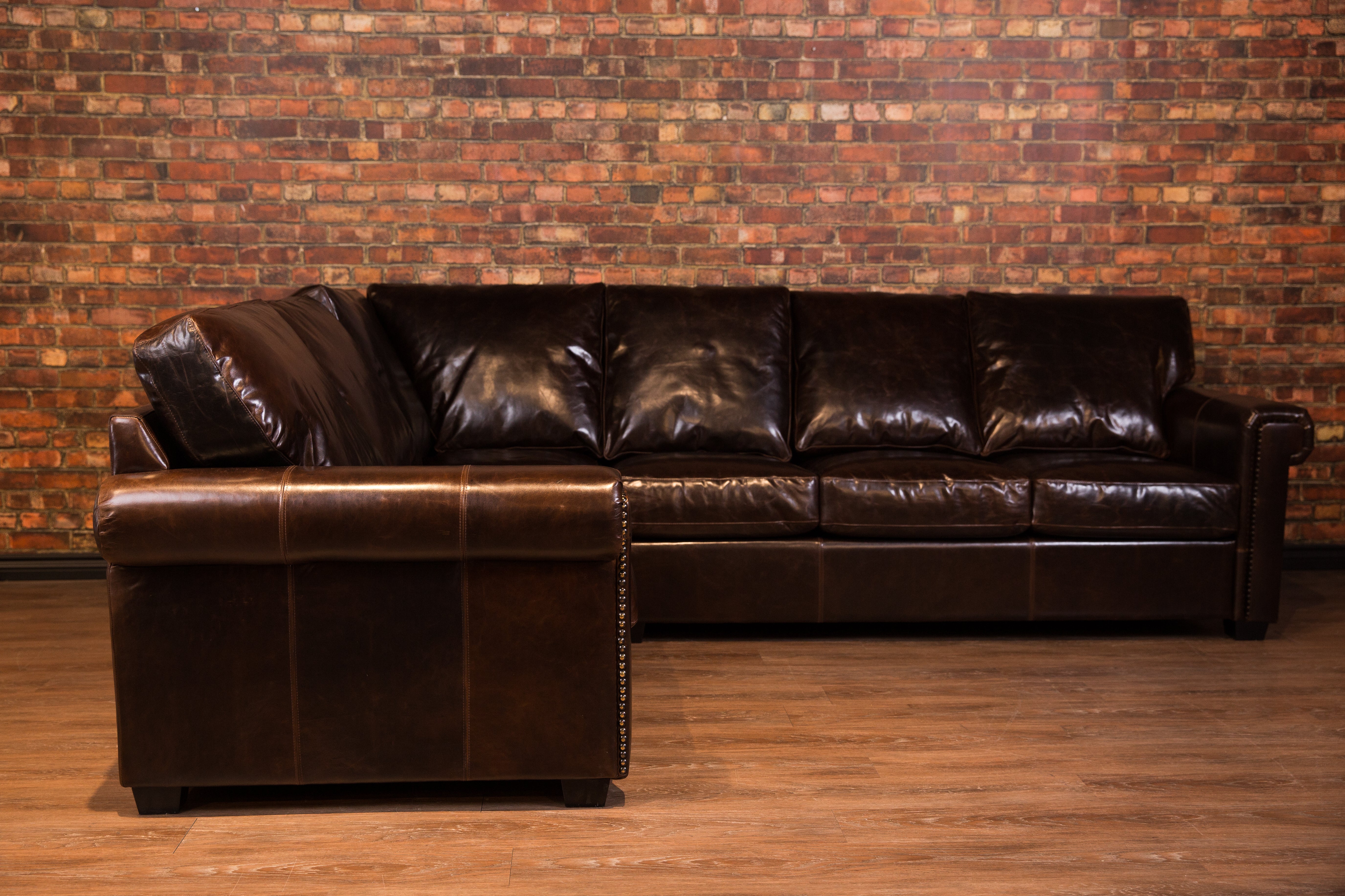 WOLVESHIRE LEATHER SECTIONAL