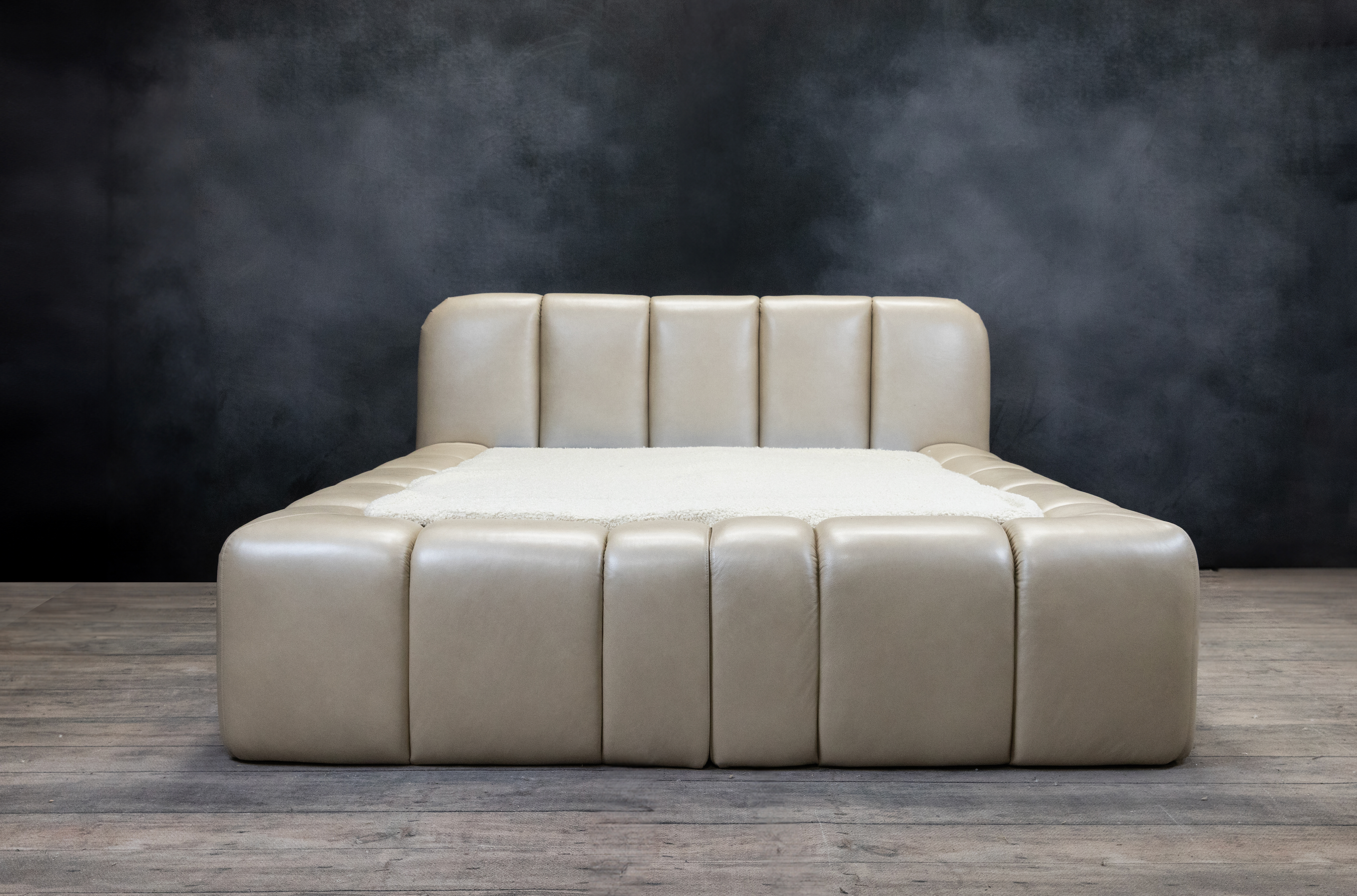 HOLLYWOOD LEATHER BED