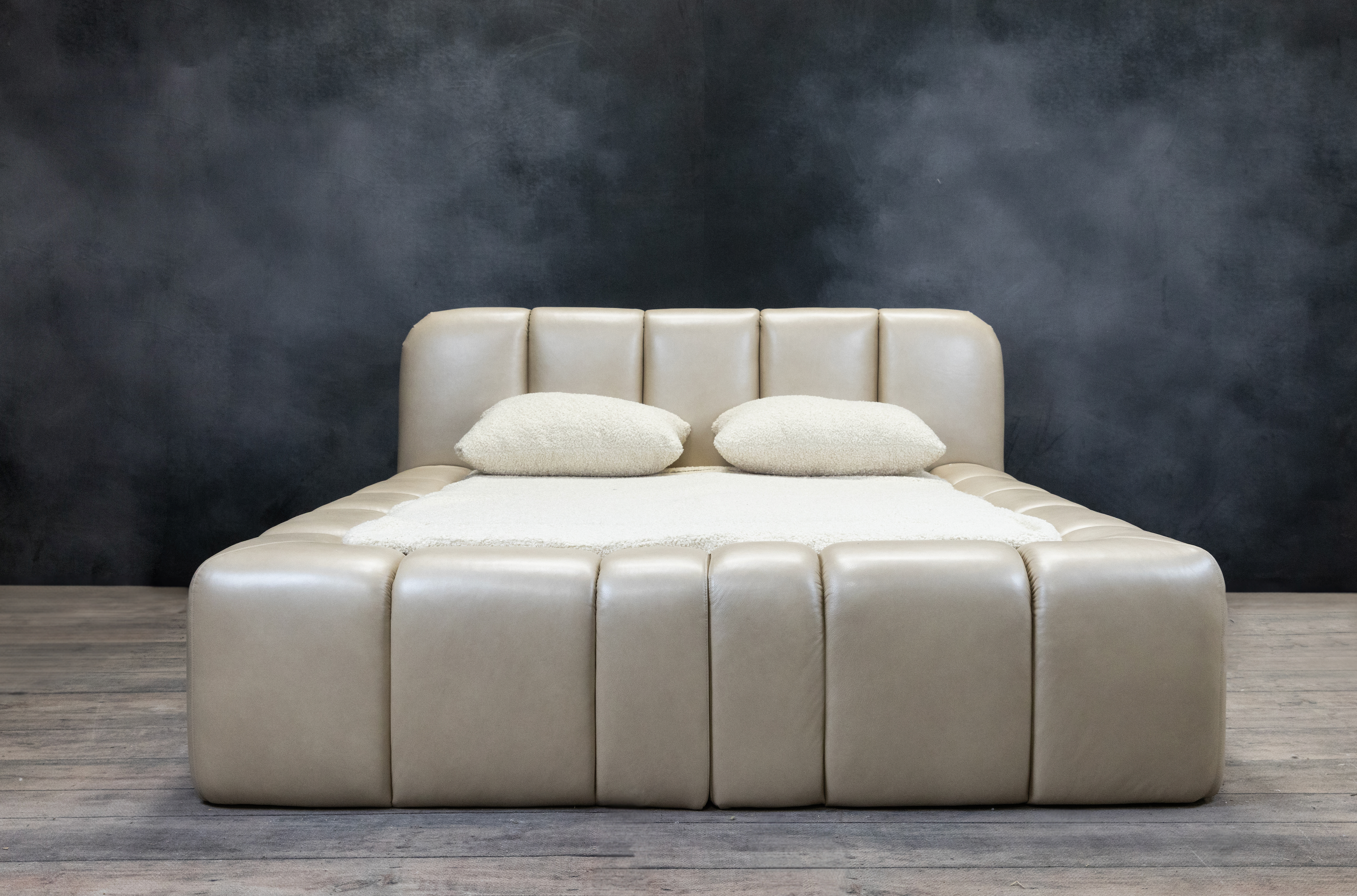 HOLLYWOOD LEATHER BED