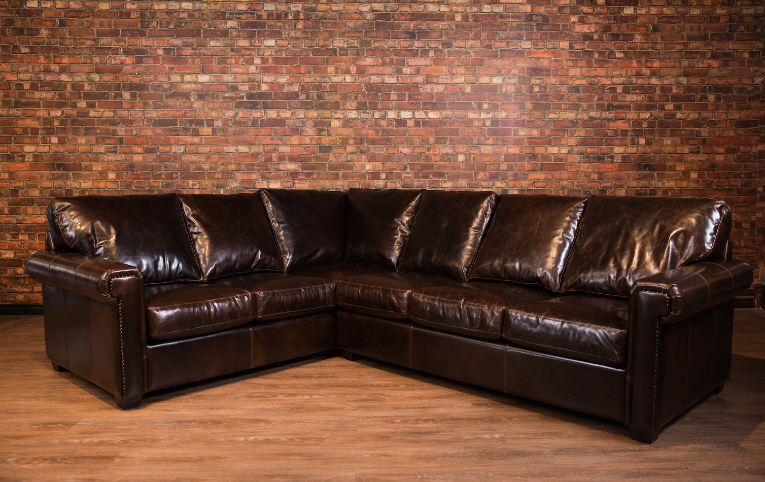 WOLVESHIRE LEATHER SECTIONAL