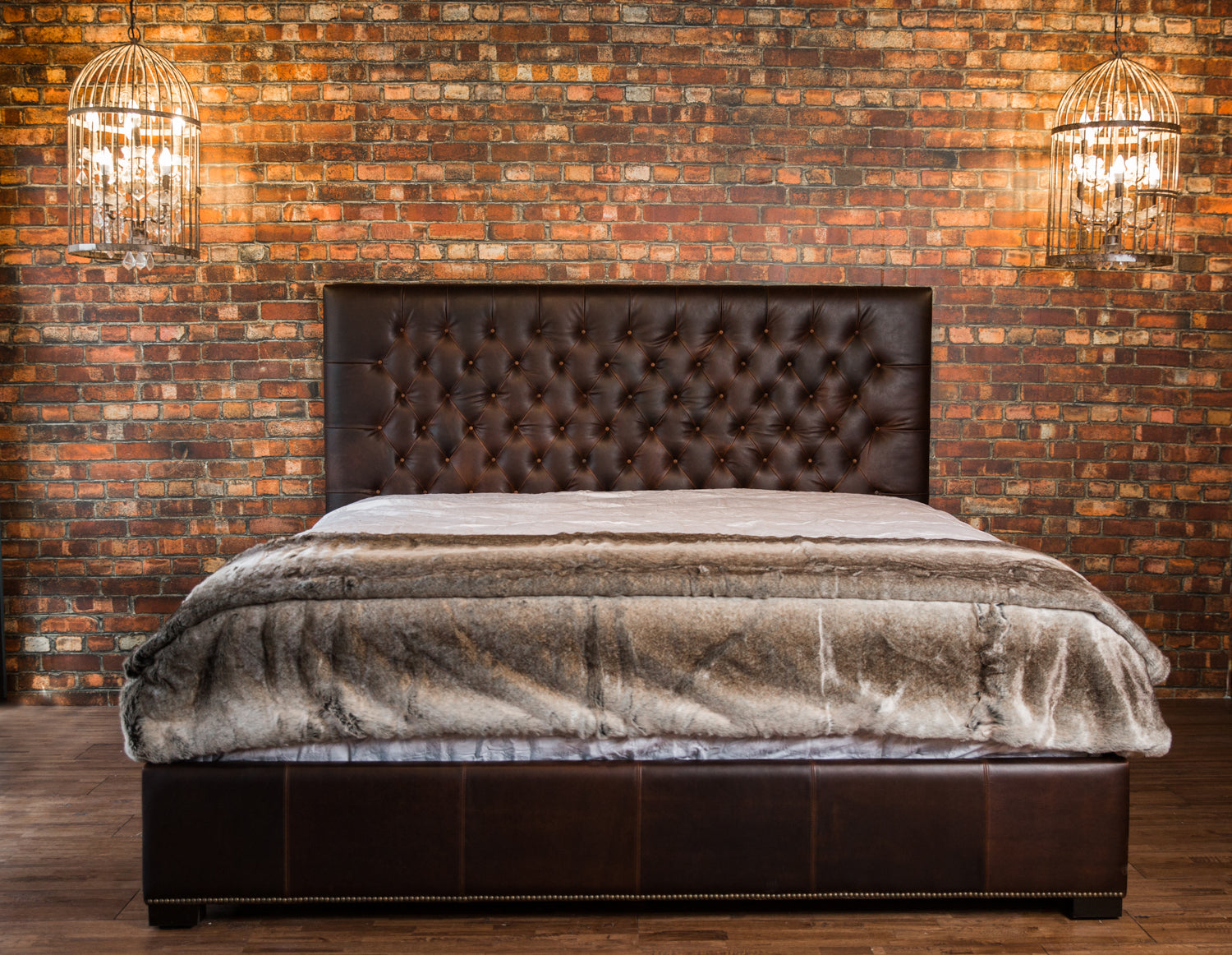 KING ARTHUR LEATHER BED